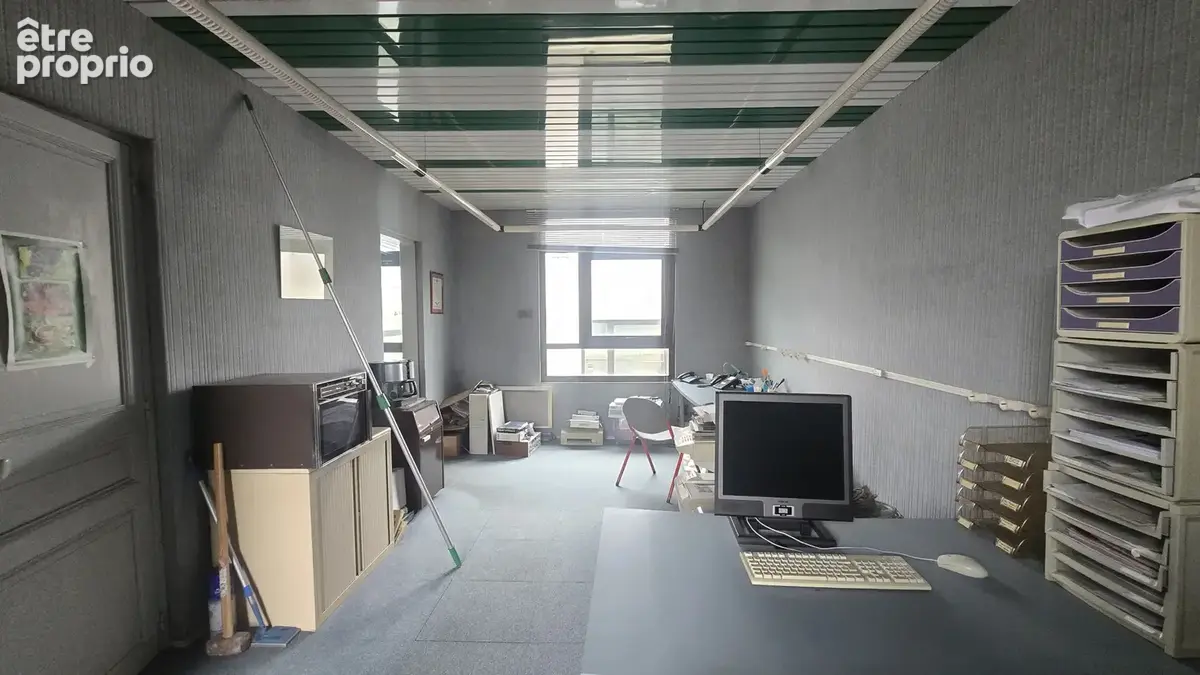 Bureaux de 120m2 divises en 2 parties sur 750m2 de terrain clos. - photo 7