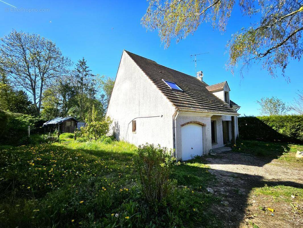 Maison à HOUDAN