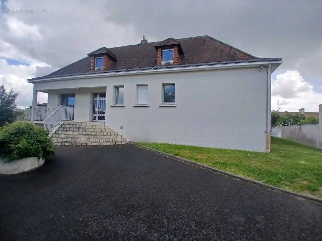 Maison à SAINT-SEBASTIEN-SUR-LOIRE