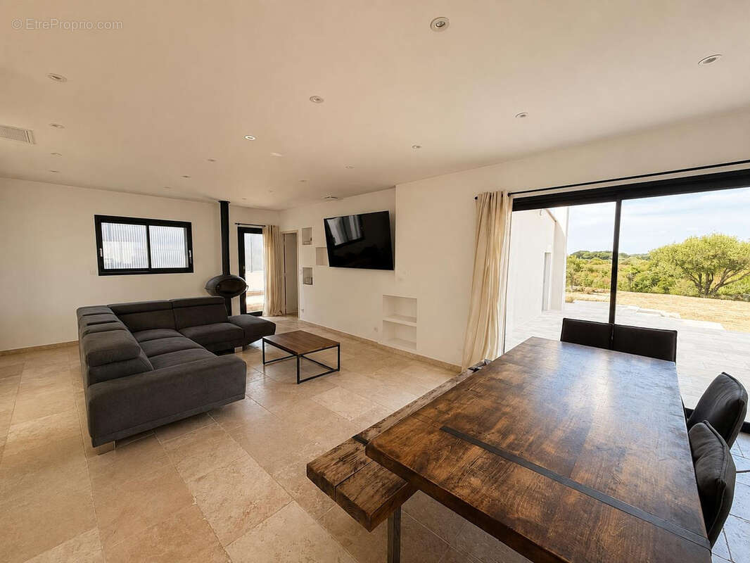 MONTPEZAT Villa contemporaine 5 pièces de 127 m2 avec piscine, jacuzzi, terrain de pétanque - photo 6