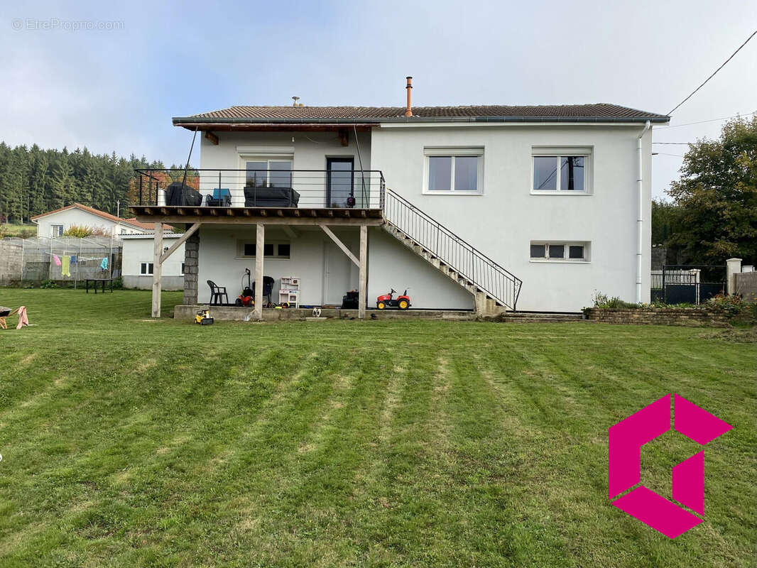 Maison à SAINT-JUST-MALMONT