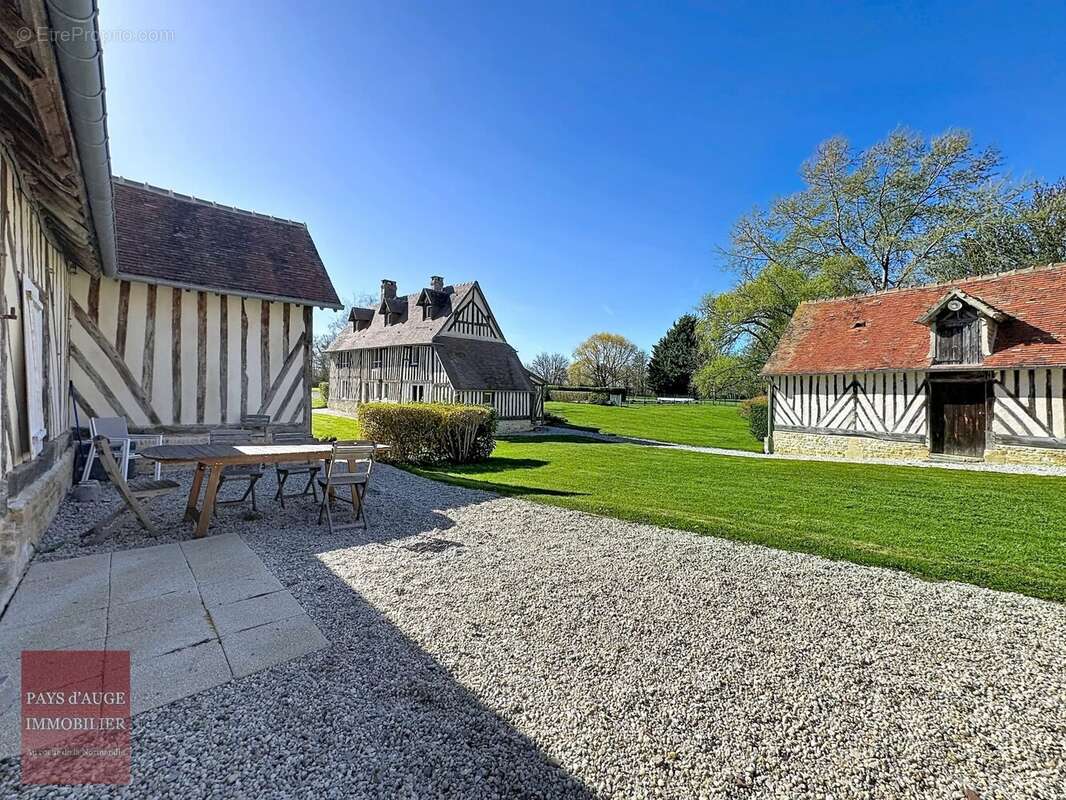 Maison à SAINT-GEORGES-EN-AUGE