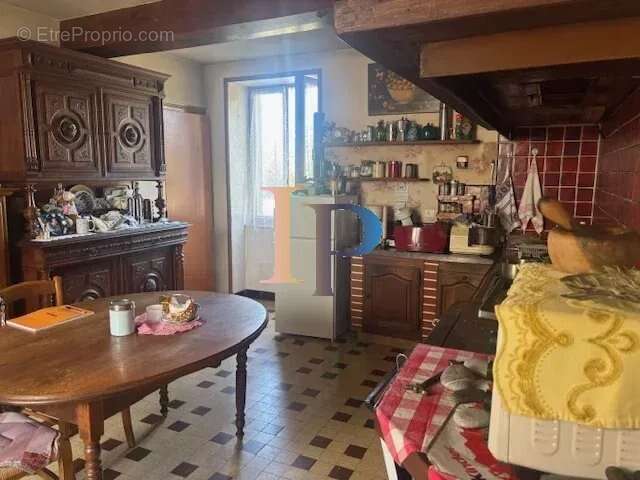 Maison à POUILLY-SOUS-CHARLIEU