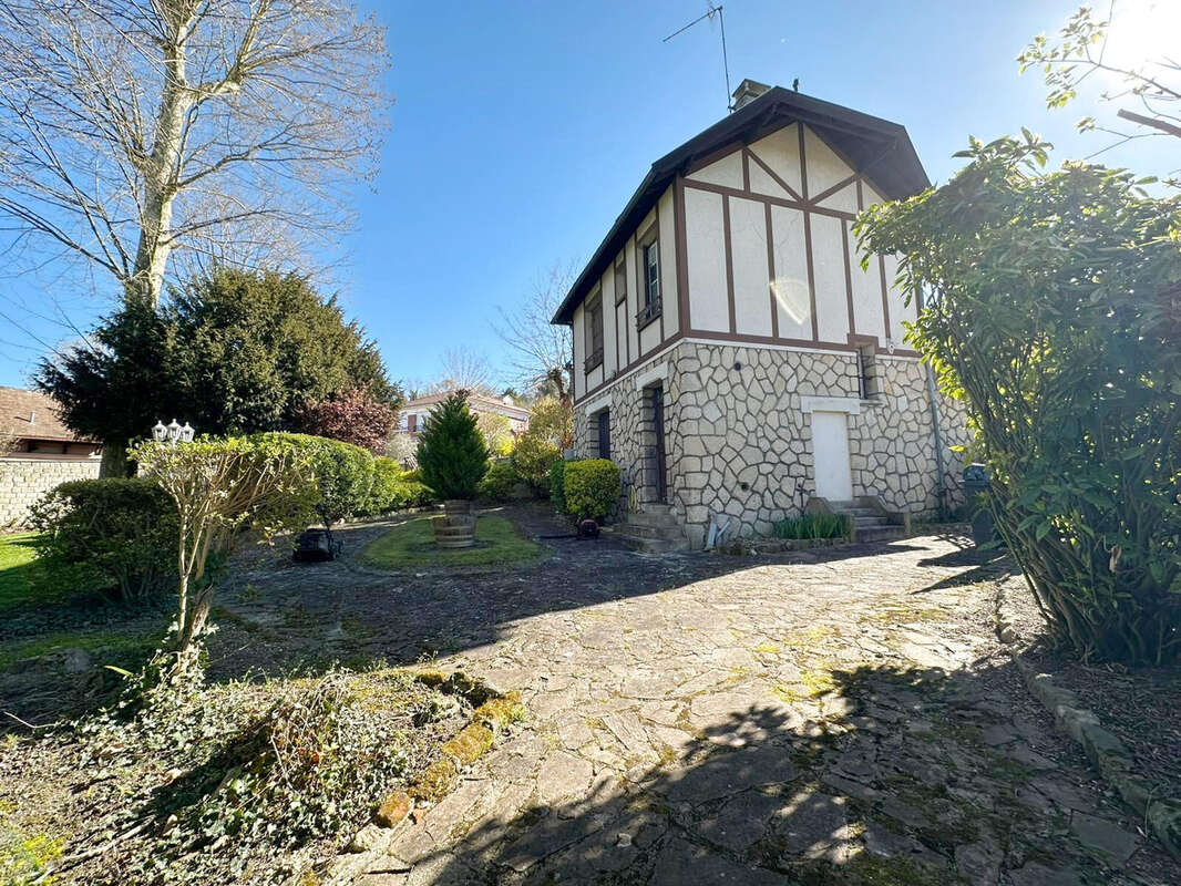 Maison à CHENNEVIERES-SUR-MARNE