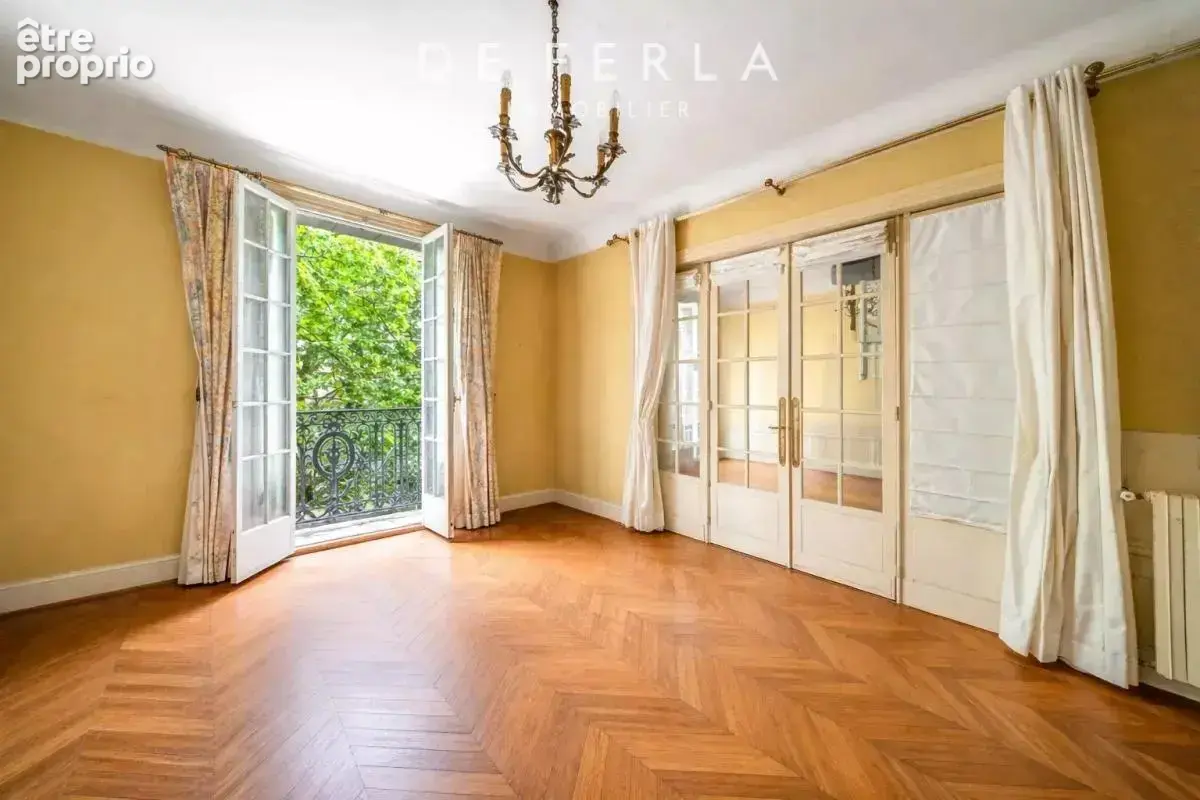 Appartement à PARIS-7E