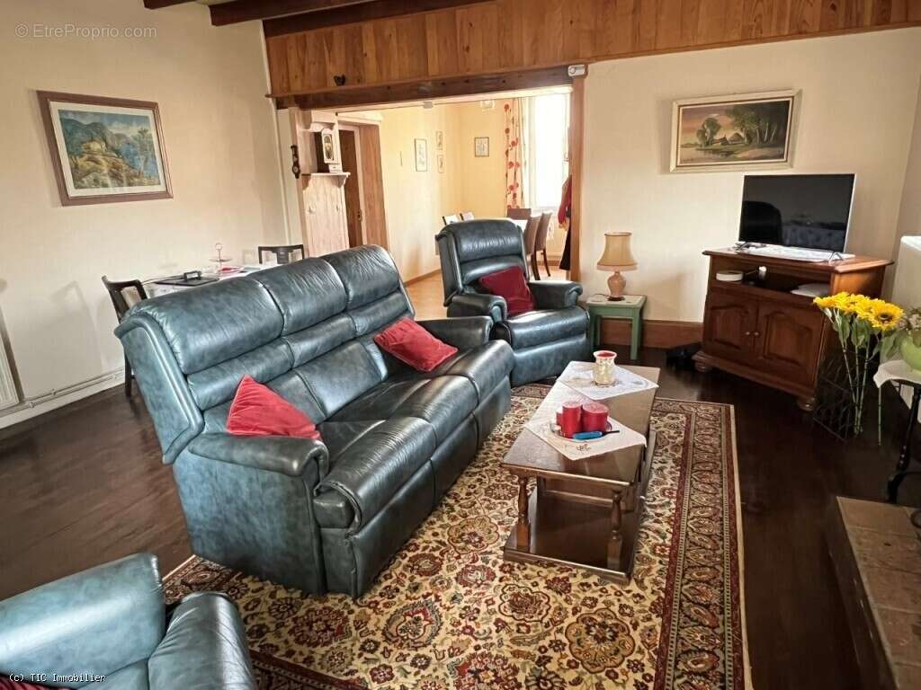 Maison à NANTEUIL-EN-VALLEE