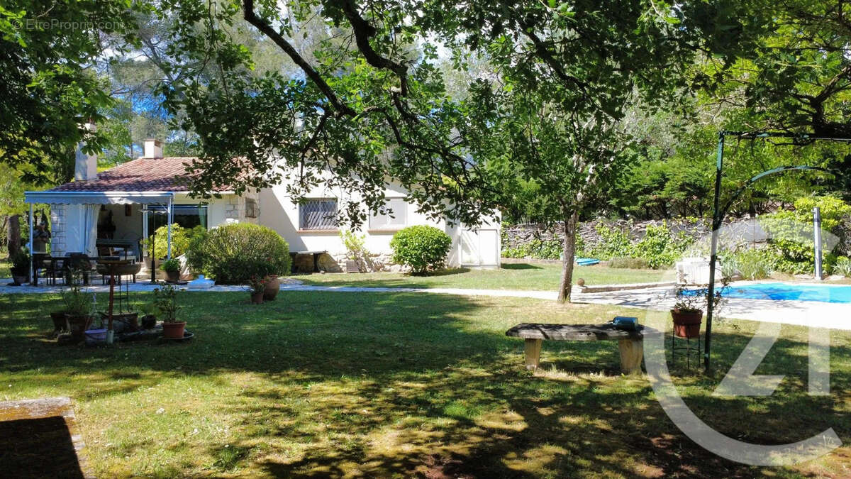 Maison à ROQUEFORT-LES-PINS