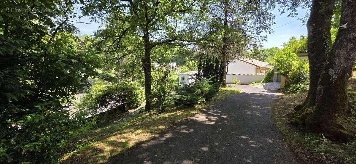 Biard: Maison de 115m² . hab.Parc arboré . Garage . Piscine - photo 11