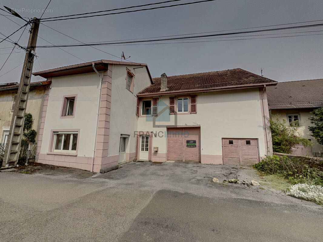 Maison à MONTECHEROUX