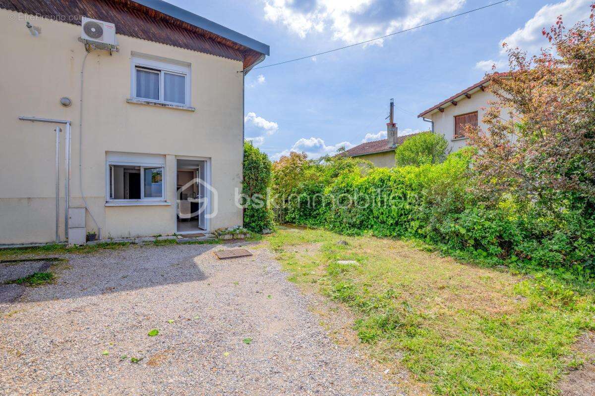 Appartement à DECINES-CHARPIEU
