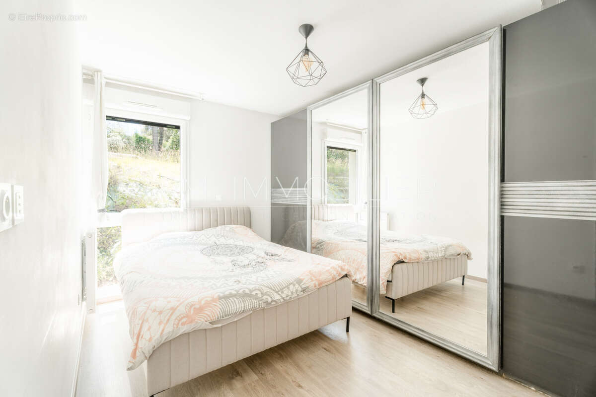 Appartement à SIMIANE-COLLONGUE