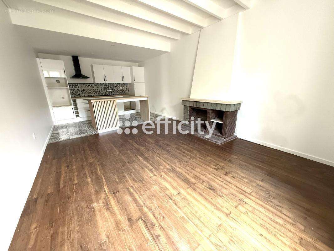 Maison à LA CHAPELLE-POUILLOUX