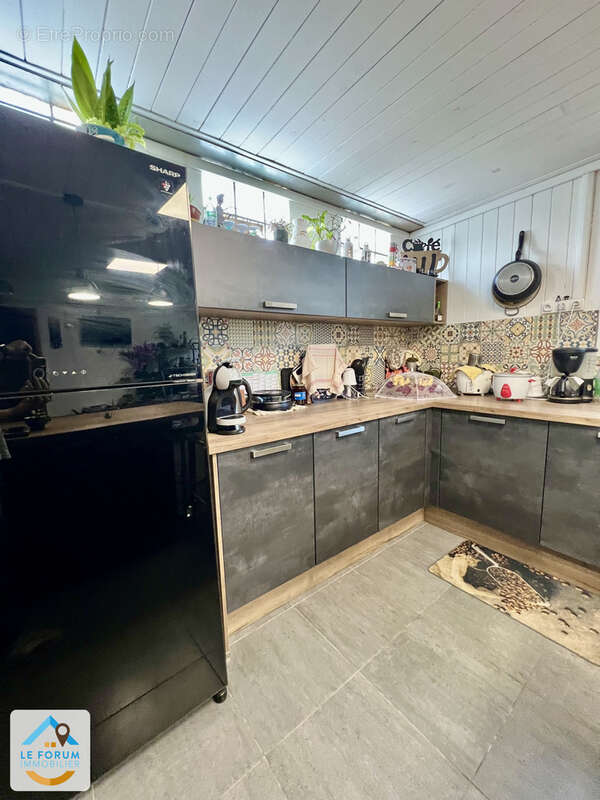 Saint joseph 97480 - maison t6 - beaux volumes - cadre verdoyant - photo 2