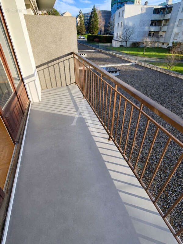Billère - T1 de 31 m² avec 2 balcons, cave et stationnement couvert - Fort potentiel - photo 6
