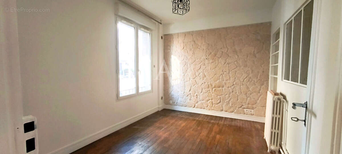 Appartement à LES LILAS