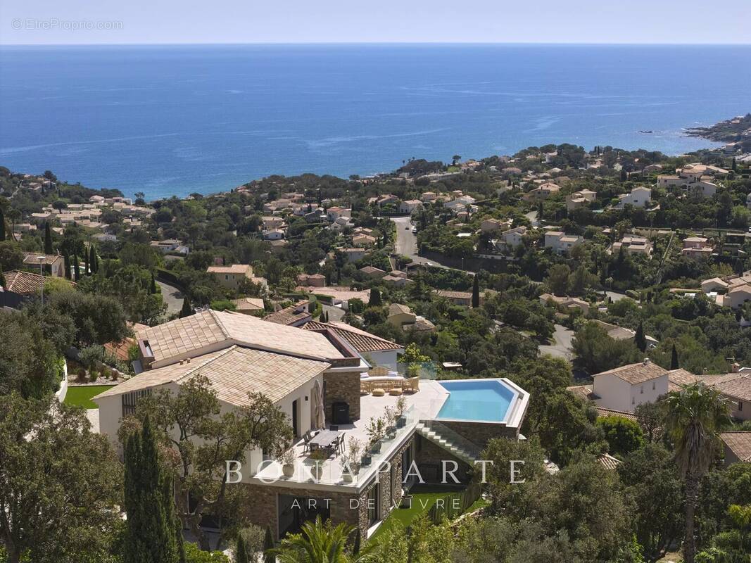 Maison à ROQUEBRUNE-SUR-ARGENS