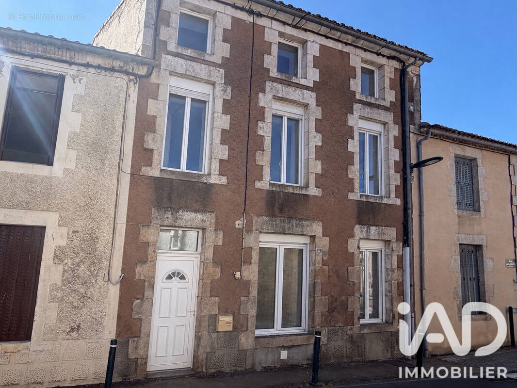 Maison 132 m² à Saint-Amand-Sur-Sevre  - photo 1