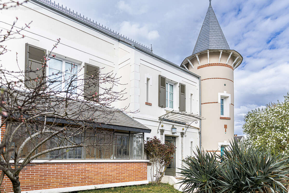 Maison à SAINT-PRYVE-SAINT-MESMIN