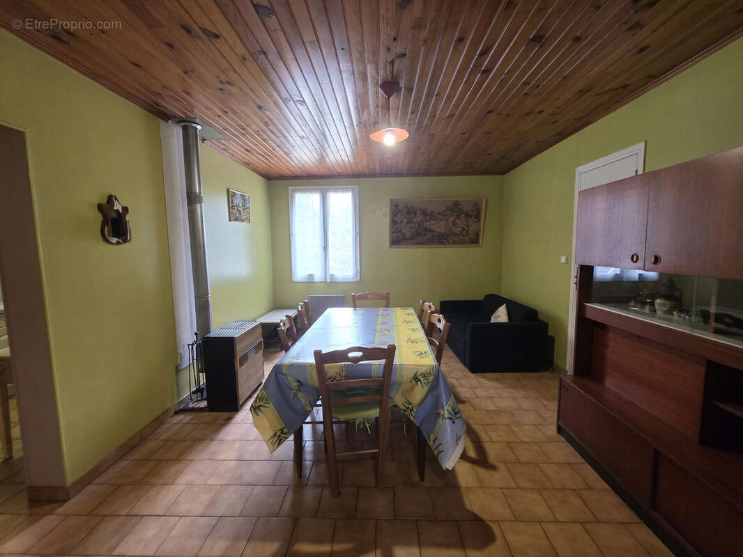 Authentique grange en pierres   Val d'Azun   Environ 150 m2 sur 4 000 m2 de terrain - photo 2