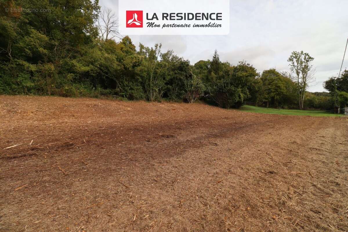 Terrain à MONTREUIL-SUR-EPTE