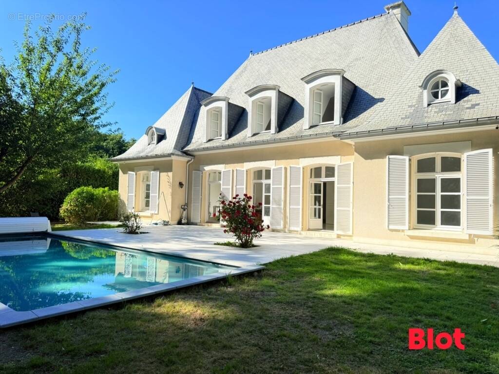 Maison à VERN-SUR-SEICHE