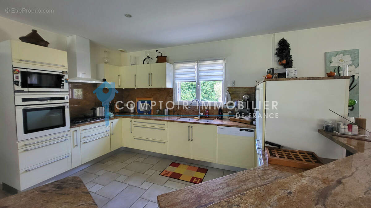 DPT GARD (30), à vendre, secteur PARIGNARGUES, maison de 181m2 habitables, de plain-pied, type 5, piscine, jar - photo 5