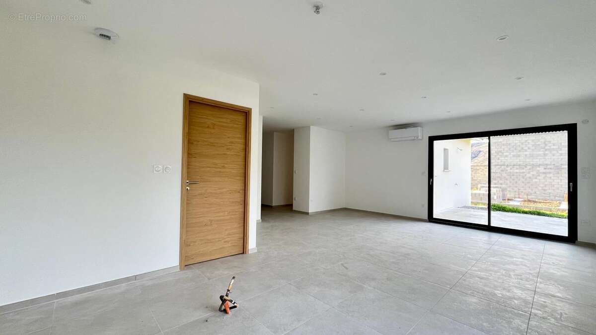 Maison à SERVES-SUR-RHONE