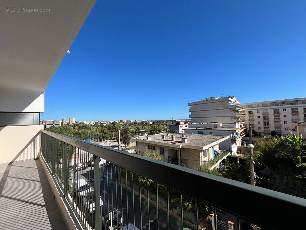 Appartement à SAINT-LAURENT-DU-VAR