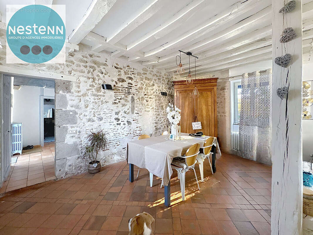 Maison à SAINT-DENIS-DE-L'HOTEL
