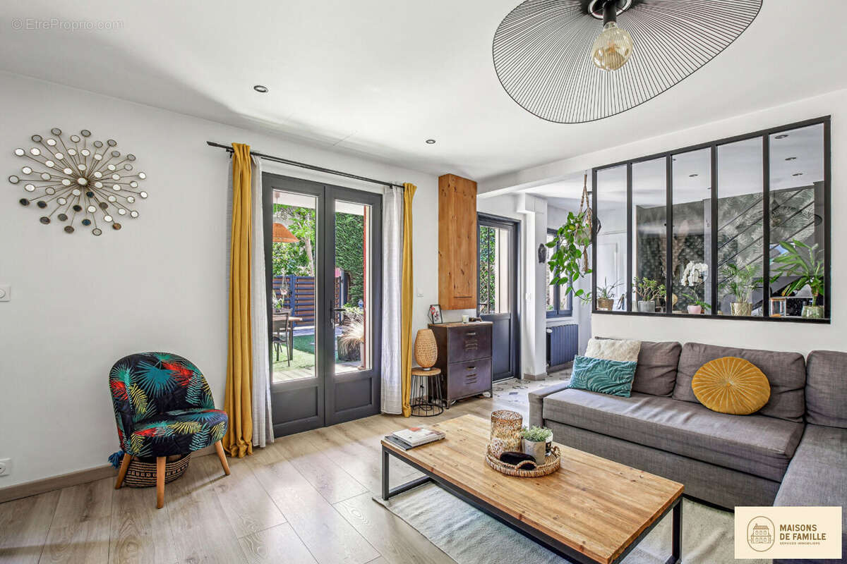 Maison à SAINT-NOM-LA-BRETECHE