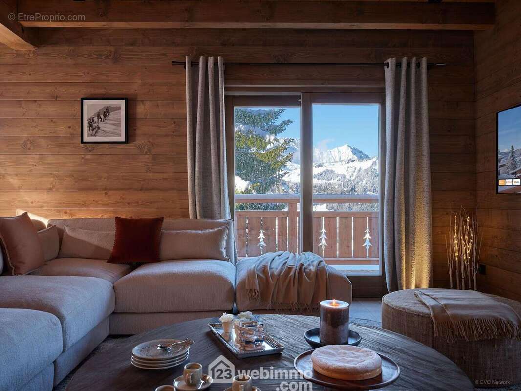Équipé de matériaux nobles et de qualité, il vous accueille dans un intérieur chaleureux et confortable. - Maison à CREST-VOLAND