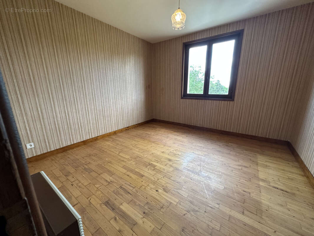 Maison à SAINT-CHRISTOPHE-SUR-DOLAISON