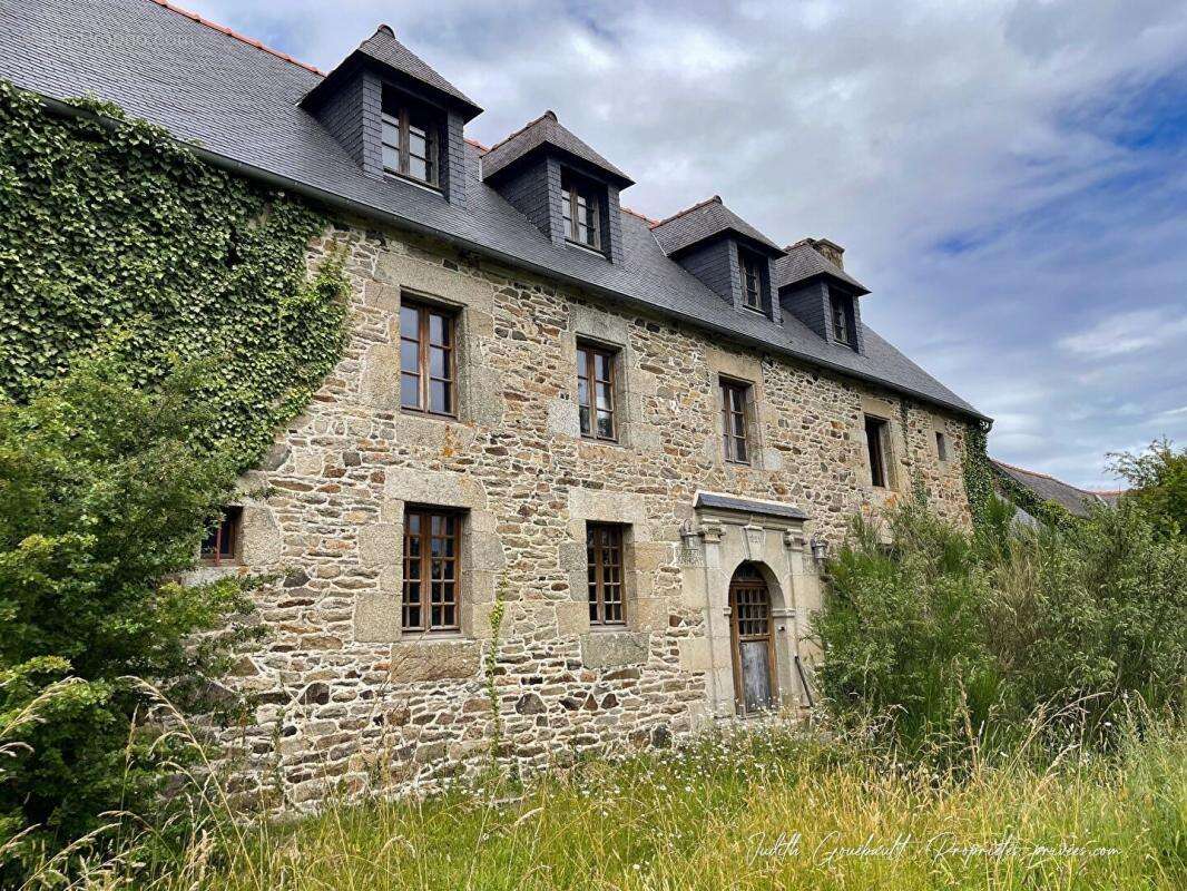 Bien Atypique 700 m2 - photo 2