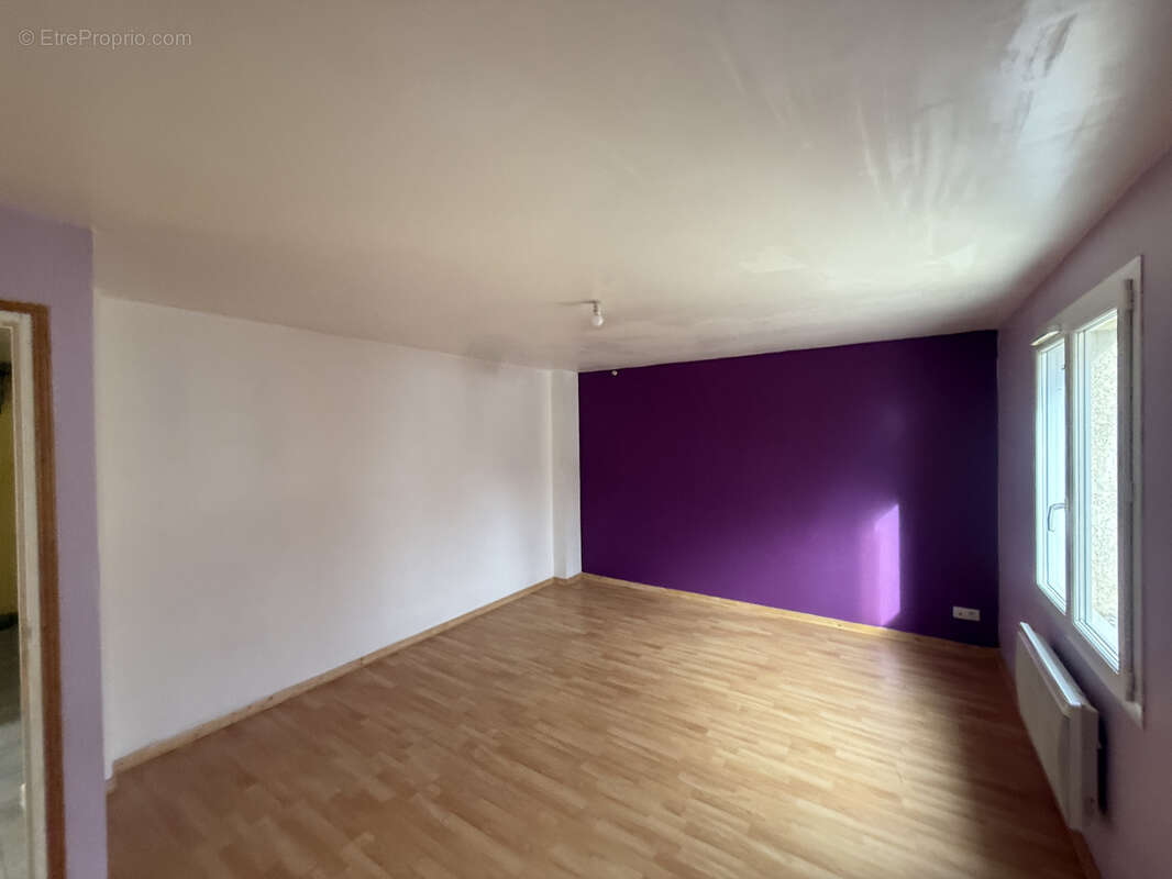 Maison à SAINT-JULIEN-CHAPTEUIL