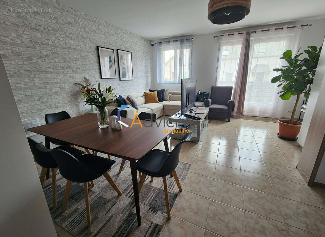 Appartement à SAINT-JEAN-DE-LA-RUELLE