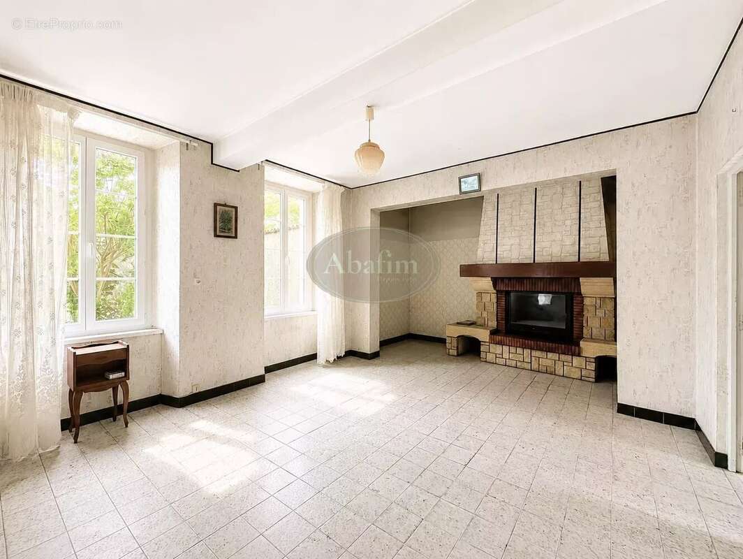 Grande maison avec garage - photo 2
