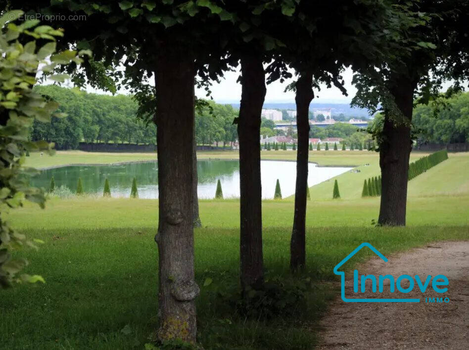 Terrain à MARLY-LE-ROI