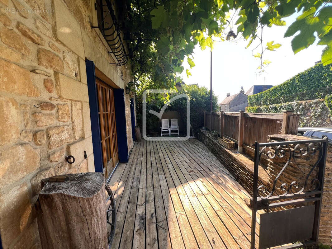 Maison à SALIGNAC-EYVIGUES