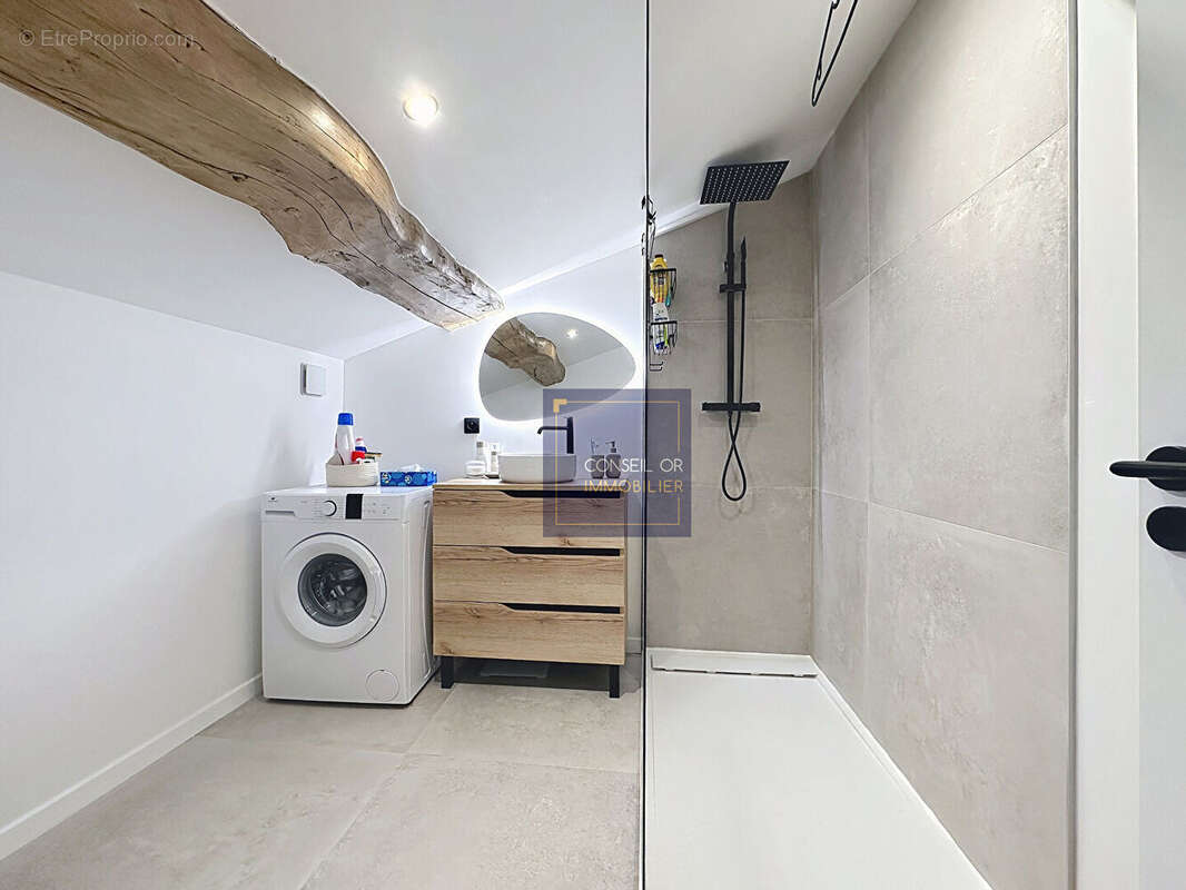 Appartement à SAINT-GENIS-LAVAL