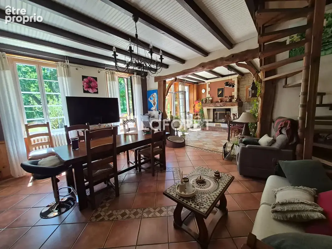 Maison familiale, sans voisinage immédiat, 4 chambres et garages - photo 4