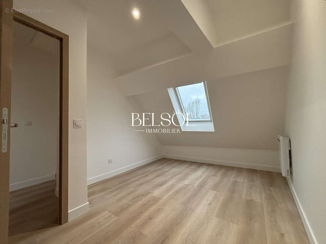 Maison à SAINT-THIBAULT-DES-VIGNES