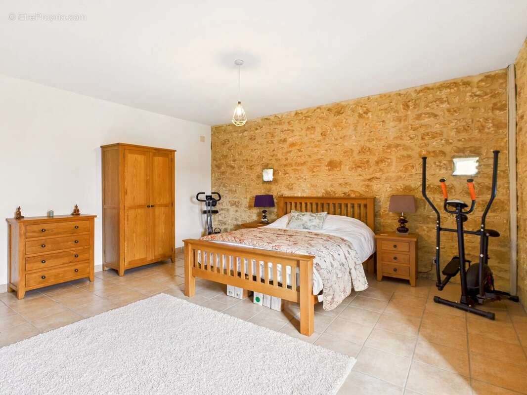 Maison à SAINTE-NATHALENE