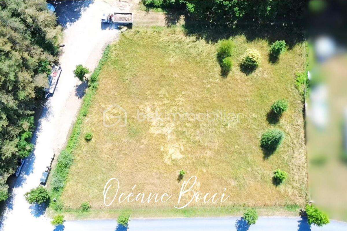  Terrain à bâtir – 2 500 m² – La Margauderie, Saint-Laurent (18330) - photo 2