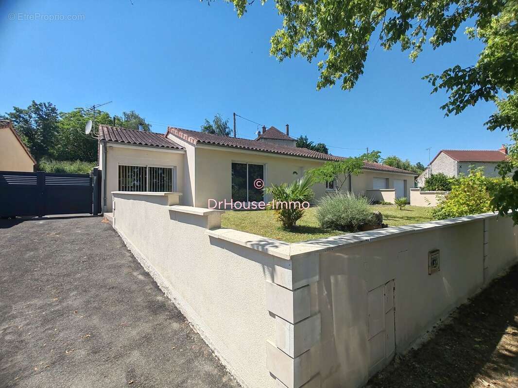 Maison 159 m² à Dange-Saint-Romain  - photo 19