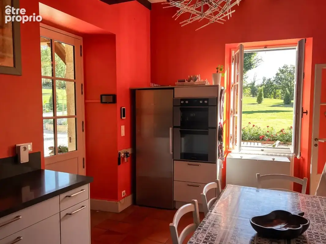 Maison élégante de style chartreuse avec maison d'amis dans un parc privé - photo 4