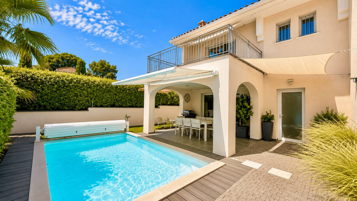 Maison à LES ISSAMBRES