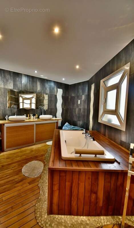 Maison à FARGUES-SAINT-HILAIRE