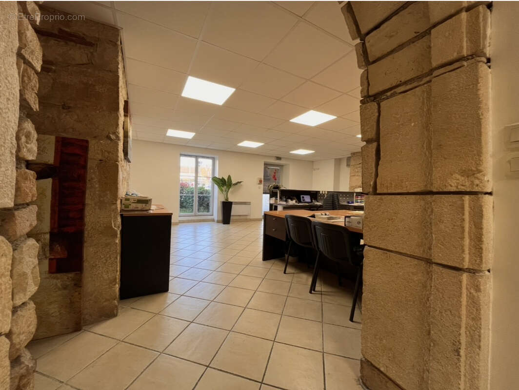 Commerce à JASSANS-RIOTTIER