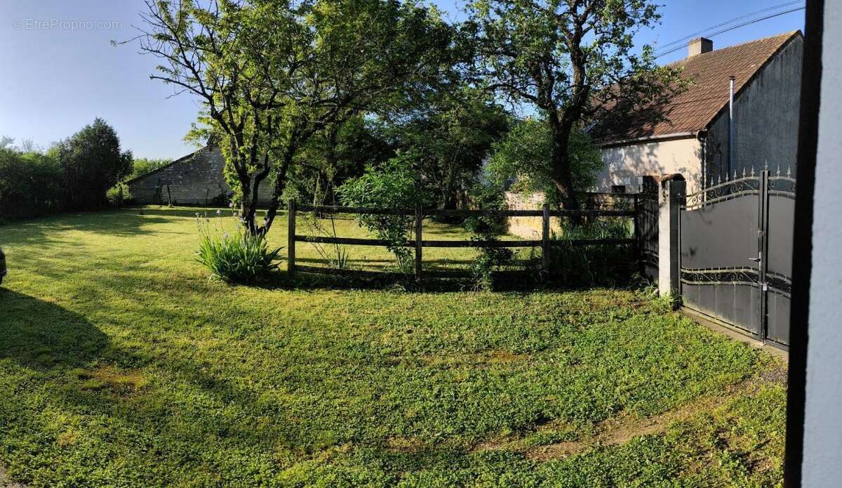 Maison à JUSSY-LE-CHAUDRIER