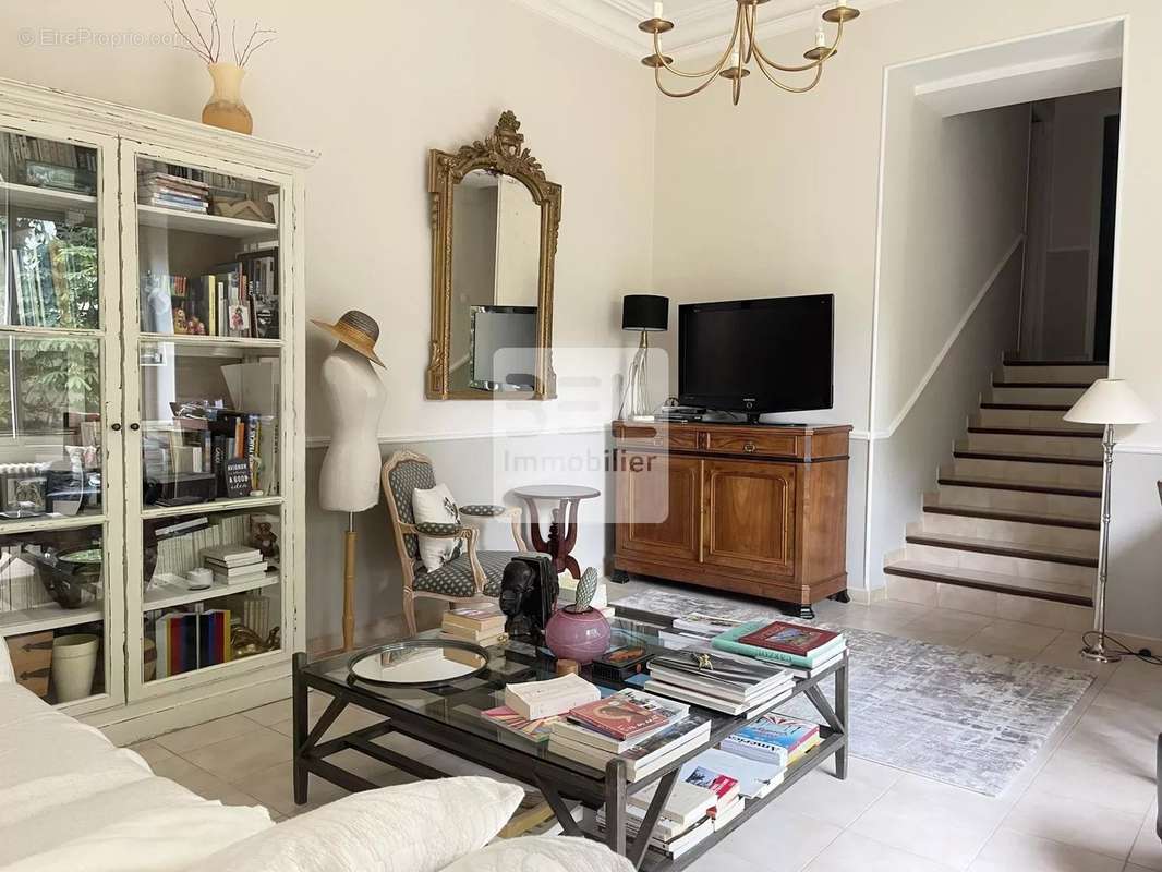 Maison à BAGNOLS-SUR-CEZE